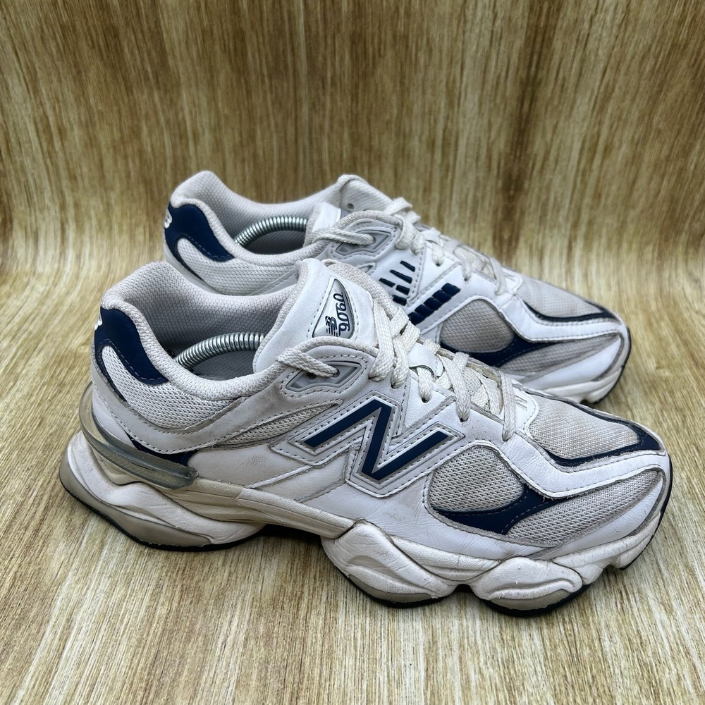 New Balance 9060 Sneakers Women's Size 8.5 White Navy Blue Chunky U9060VNB